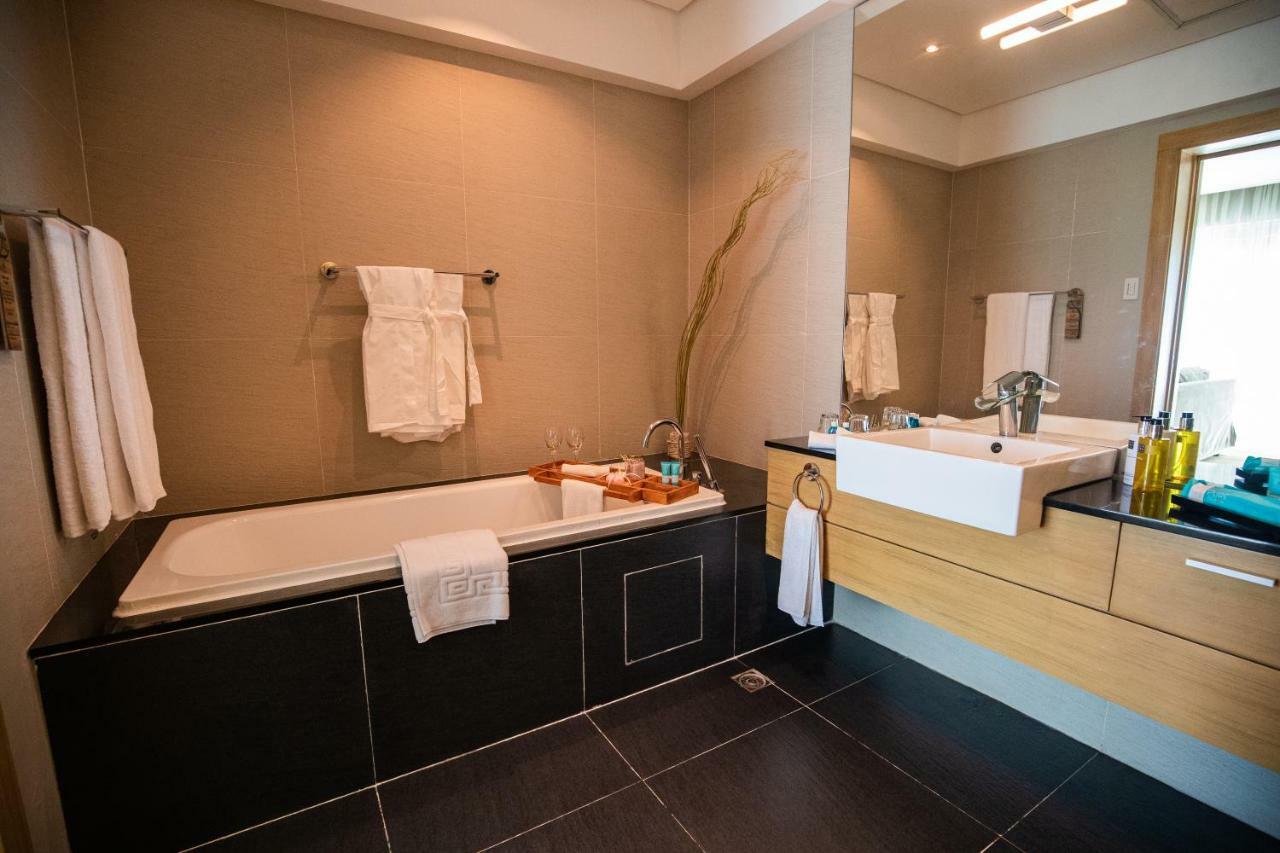 Executive Beachfront Suite
